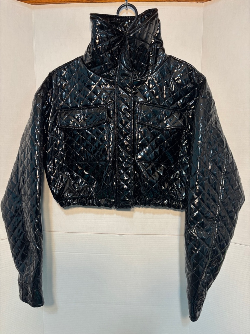 Fashion Nova Women’s M Black Quilted Glossy Cropped Puffer Jacket
